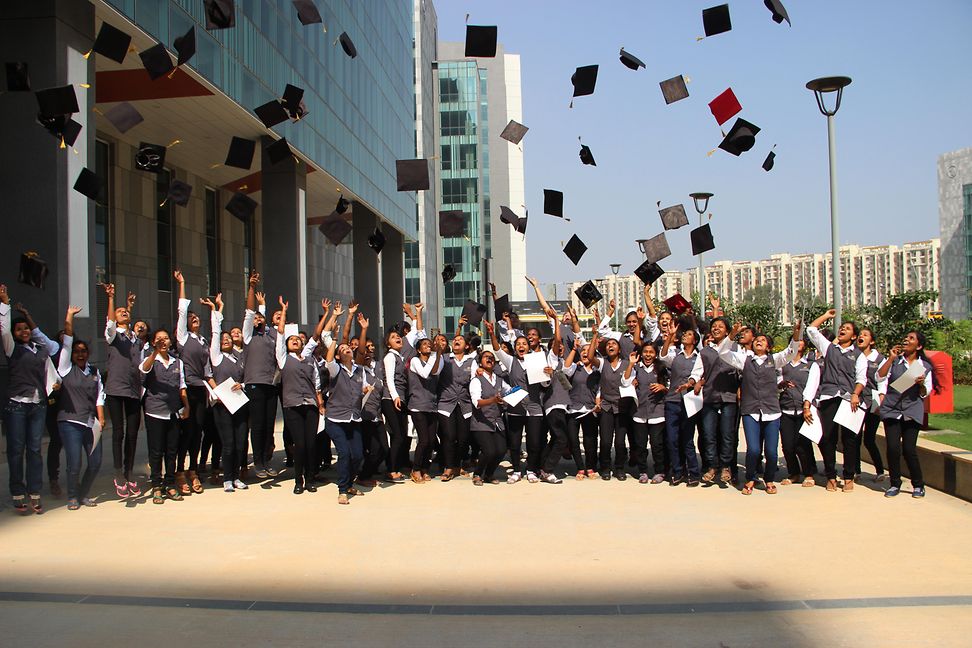 The Nudge, Graduation ceremony 