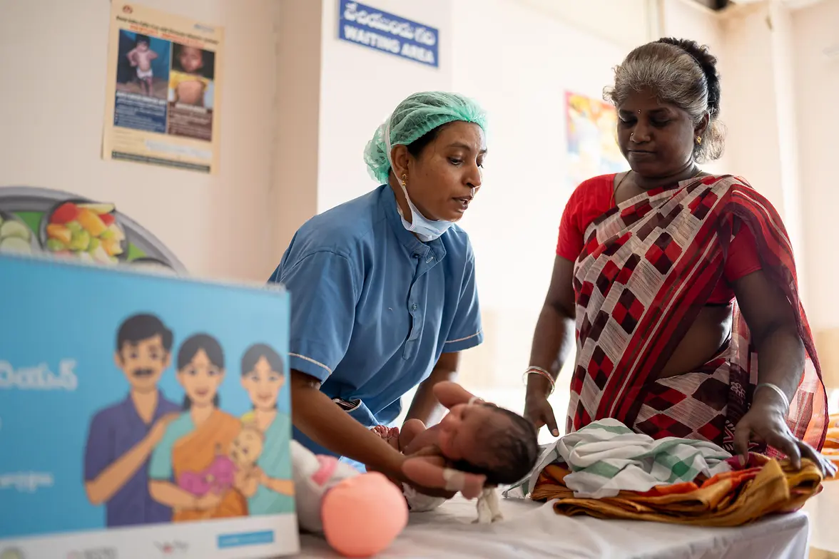 NooraHealth_Nurse_demonstrating_newborn_care