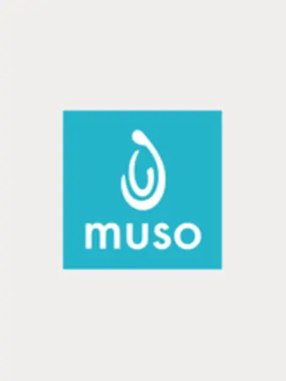Muso Logo mit einem weissen, stilisierten Tropfensymbol auf einem hellblauen Hintergrund