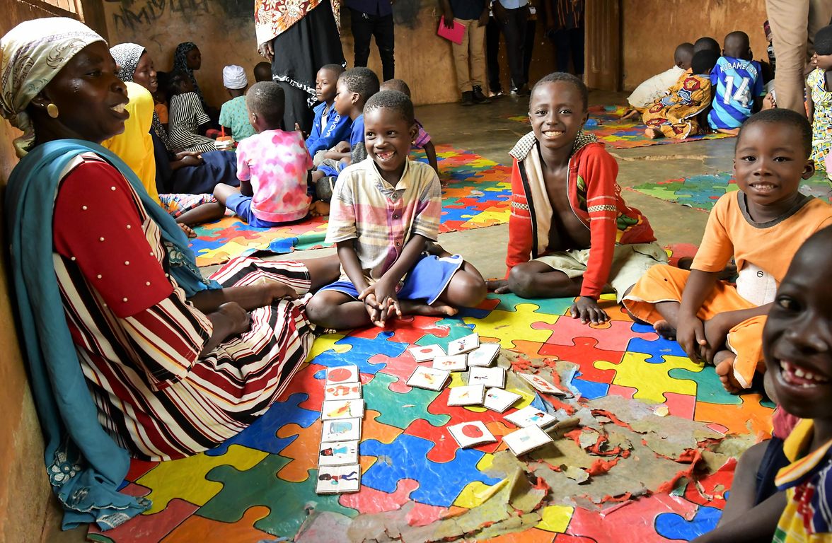 Lively Minds, Children playing with a mother